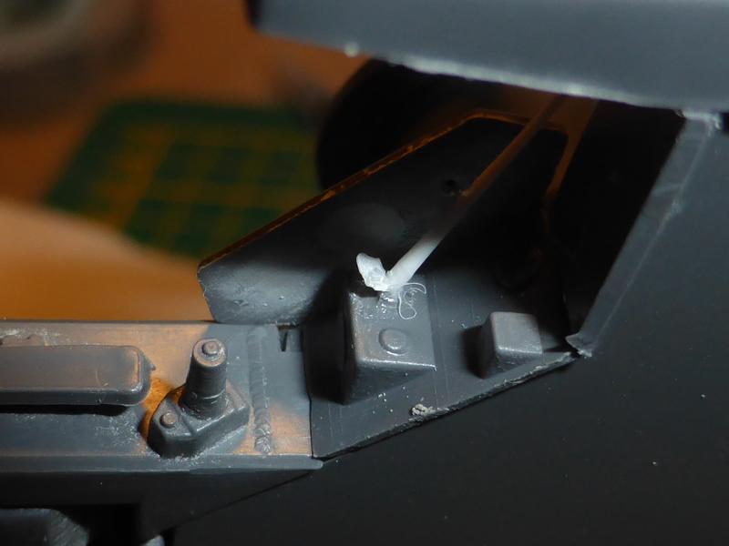 Deckel an der Steckdose