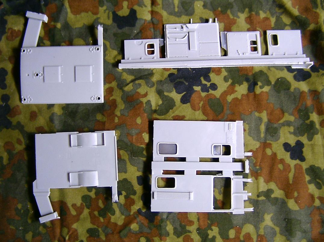 Keine Angst,auch wenn der Foto-Hintergrund Flecktarn ist, der Koffer wird natooliv