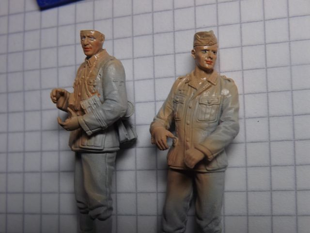 links ohne, rechts mit Pupillen