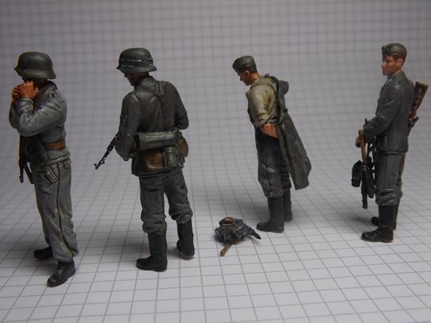 Alle vier in Reih und Glied.