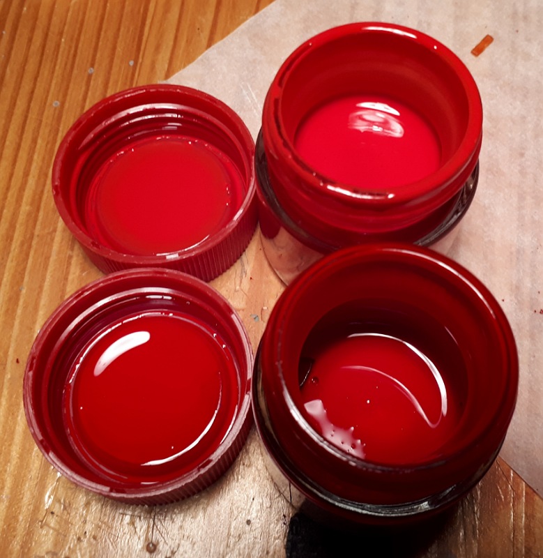 Unten X-7;              oben "Marsrot"