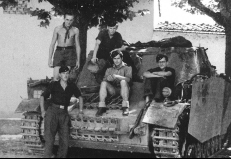 Quelle: https://www.google.de/search?q=sturmpanzer+abteilung+216&amp;prmd=ismxvn&amp;source=lnms&amp;tbm=isch&amp;sa=X&amp;ved=2ahUKEwiI6vDqr-30AhXghP0HHY-xDAUQ_AUoAXoECAIQAQ&amp;biw=393&amp;bih=692&amp;dpr=2.75#imgrc=vwBSOw_IqNFLIM