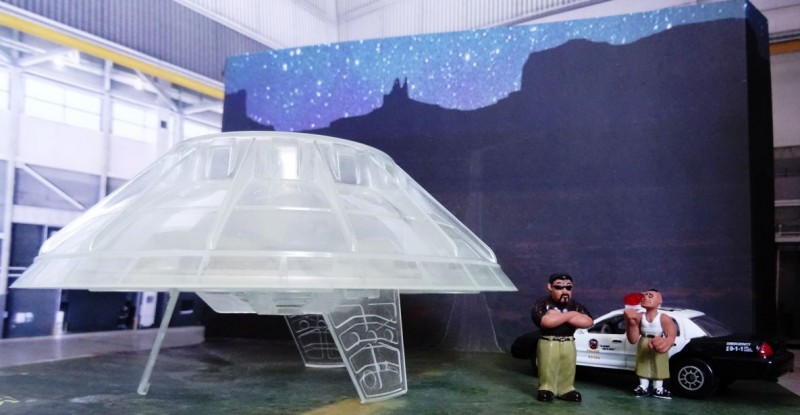 11.JPG (93 KiB) 1781 mal betrachtet "Sir, ich habe bei Ihnen eine Geschwindigkeit von 5.798 Meilen gemessen, erlaubt sind 55 Meien pro Stunde. Was haben Sie zu Ihrer Verteidigung vorzutragen?"<br />"Escht, ej Waldmeister, isch wollte die Kiste nur mal so durchpusten, da kam dieser Schild auf mir zugeflogen. Isch konnte gerade noch ausweichen und vollbremsen, Alder isch schwör ej."