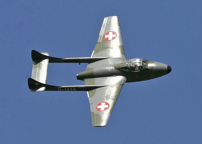 04 DH-100 Vampire Trainer.jpeg