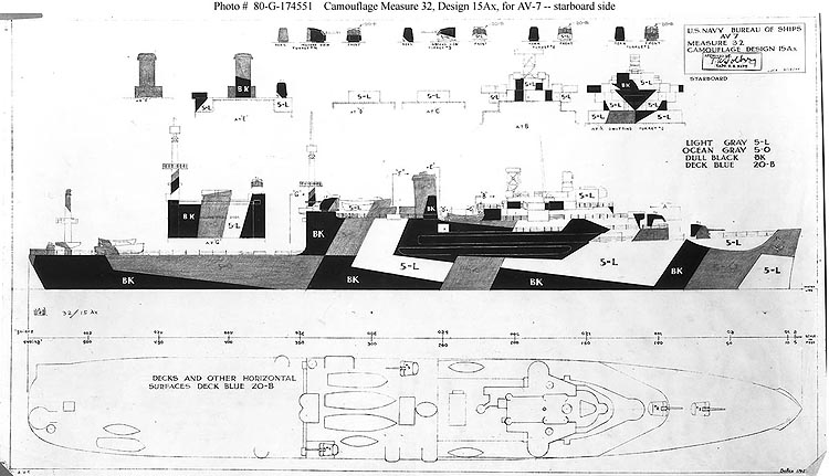 18-USS Currituck AV7 Steuerbord Camouflage.jpg