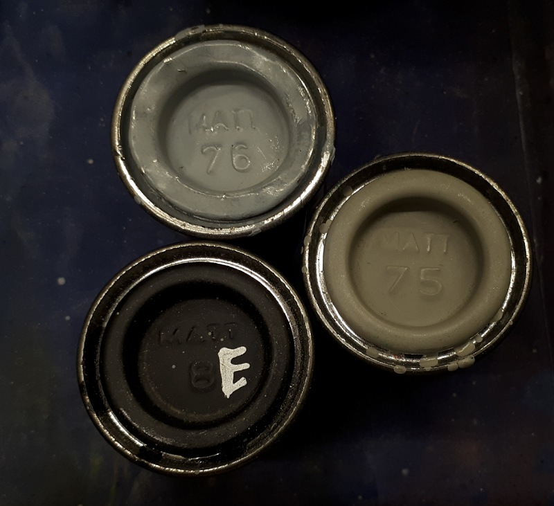 Verwendete Farben, #75 Steingrau matt, #76 hellgrau matt, #08 schwarz matt