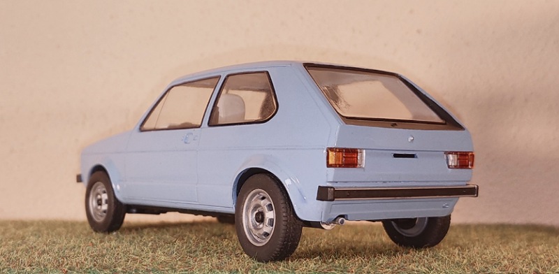 Auspuff montiert und Hinterachse höher gelegt