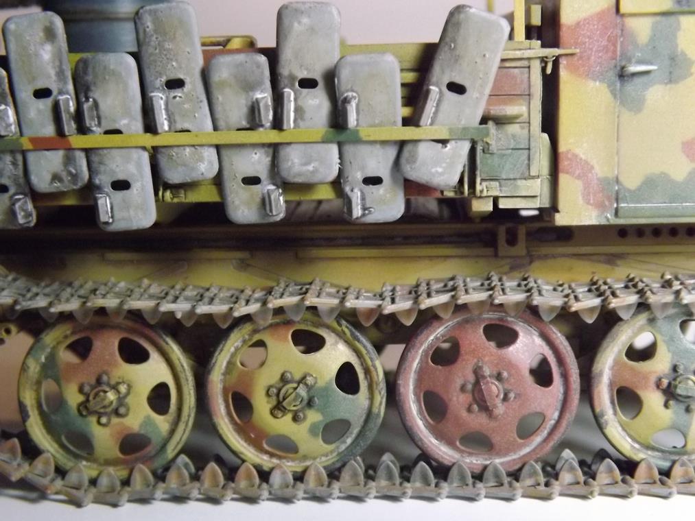 Detailaufnahme Laufwerk und Befestigung der Winterkettenglieder