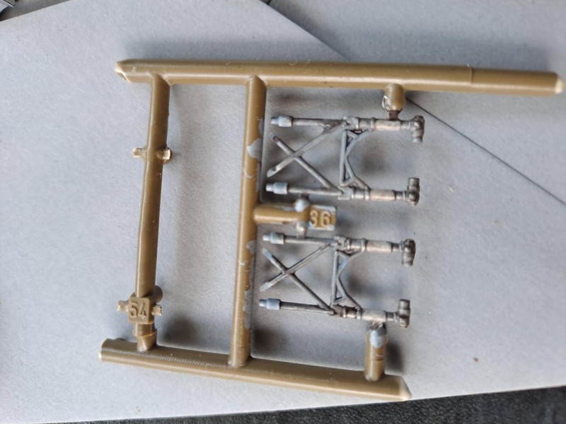 Fahrwerk halb fertig