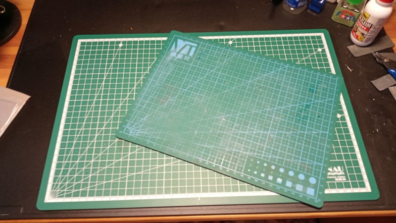 zwei Schneidmatten, groß und klein