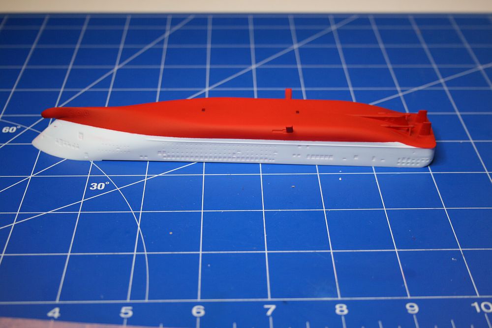 Mit Airbrush lackiert.