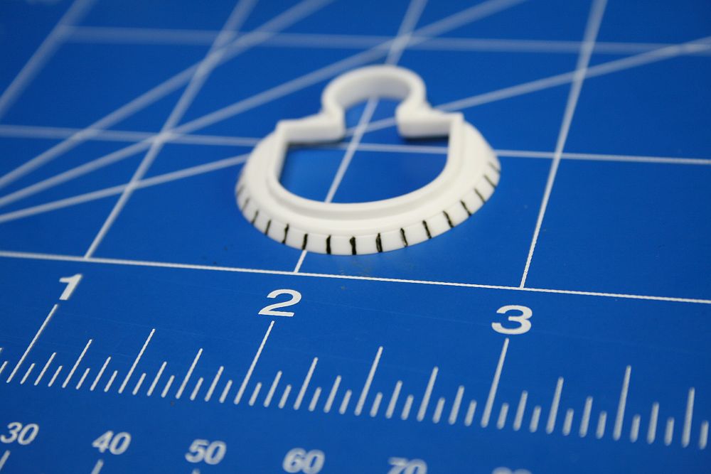 Zuerst die Fensterrahmen mit schwarz glänzend