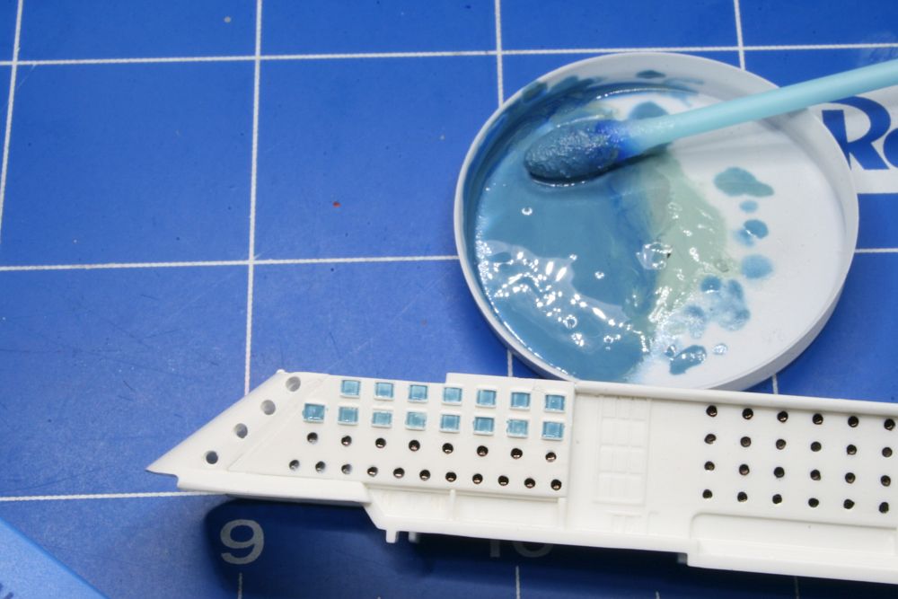 Die Erkerfenster (oder wie immer die heißen mögen) haben wieder eine Spezialmischung abbekommen.