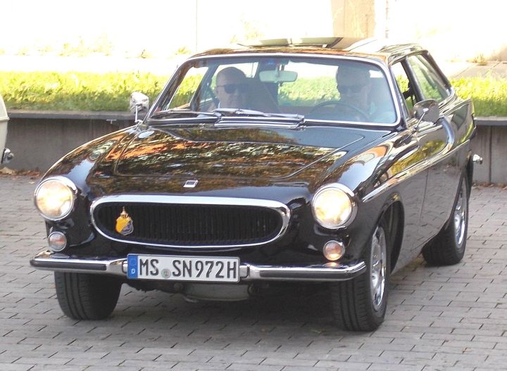 Volvo_P1800ES_02a.jpg