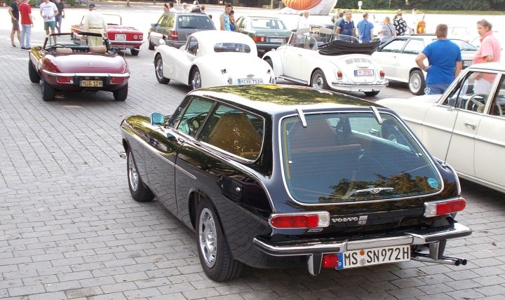 Volvo_P1800ES_02g.jpg