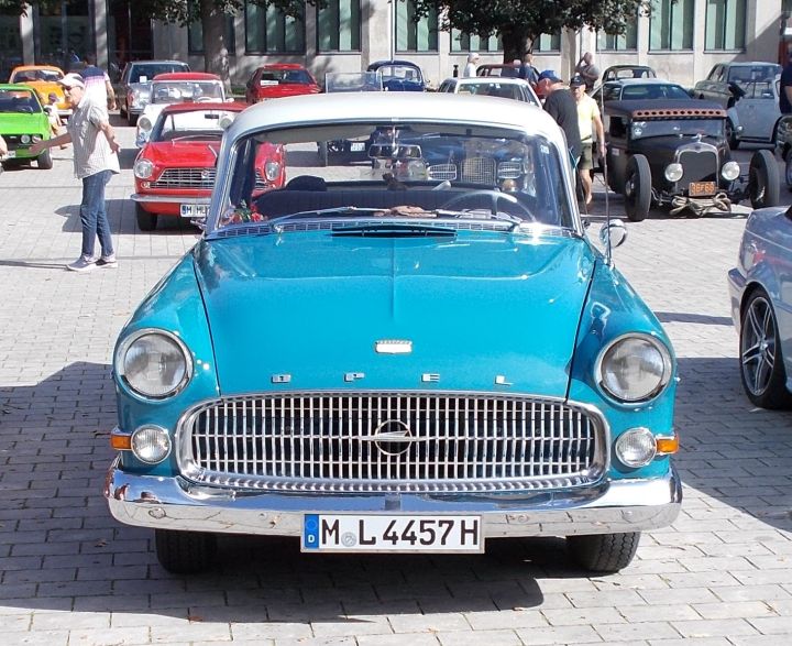 Opel_Kapitän_03a.jpg