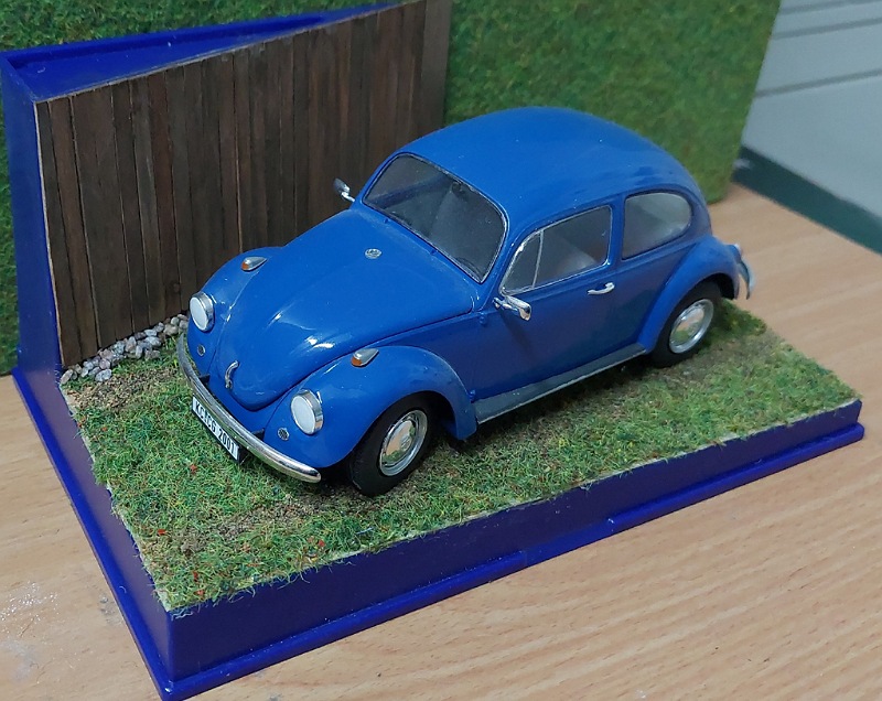 Mit eingestaubten Käfer als Ablenkung