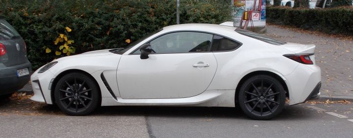 Toyota_GR86.jpg
