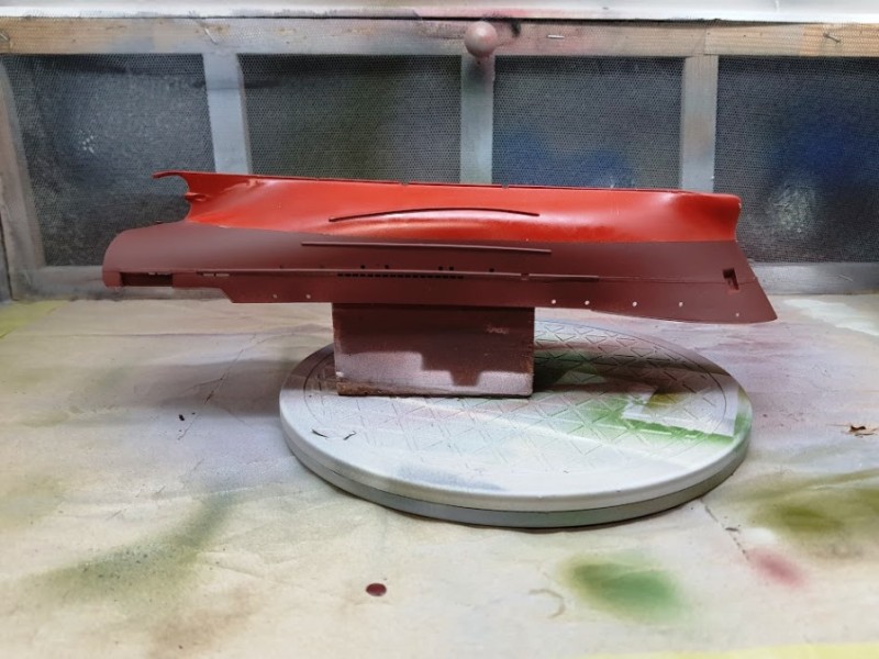 Das Unterasserschiff ist fertig, der Überwasserbereich grundiert