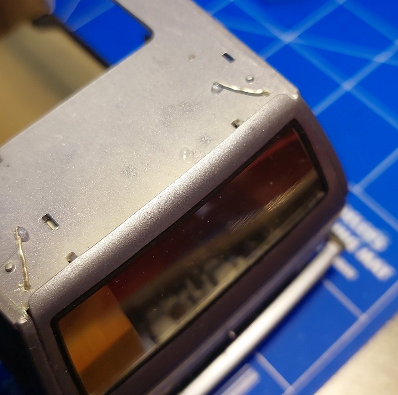 Angeheftete Scharnierdrähte