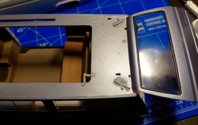 Ausgerichtet und fixiert mit Sekundenkleber