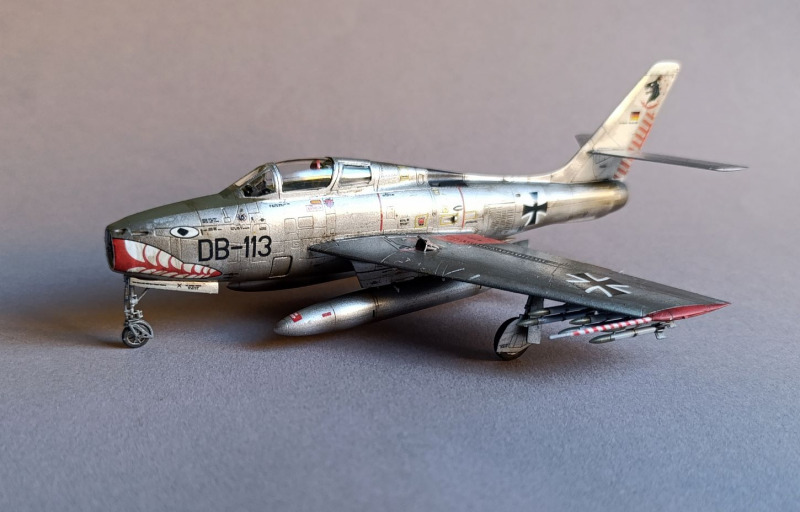 republic-f-84f-thunderstreak-special-hobby.jpg