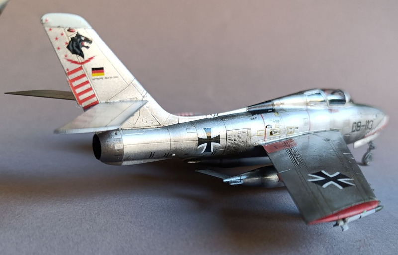 republic-f-84f-thunderstreak-special-hobby-4.jpg