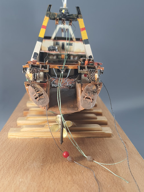 53. Heck mit Scherbrettern.jpg