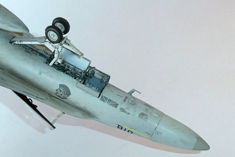 036_McDonnell Douglas FFahrwerk vorne rechtsetail Pilot (9).jpg