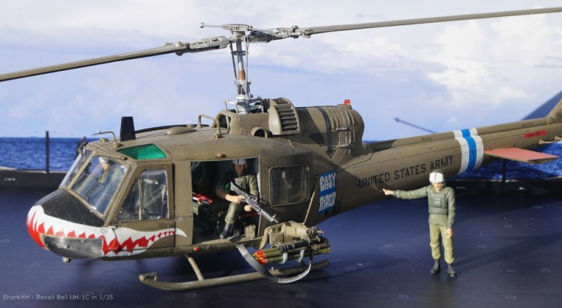 04960_Bell UH-1C 01.jpg