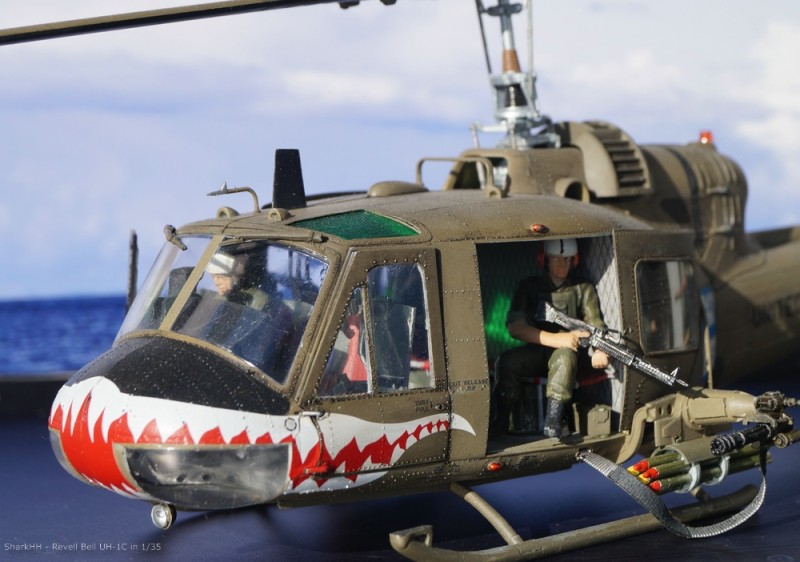 04960_Bell UH-1C 02.jpg
