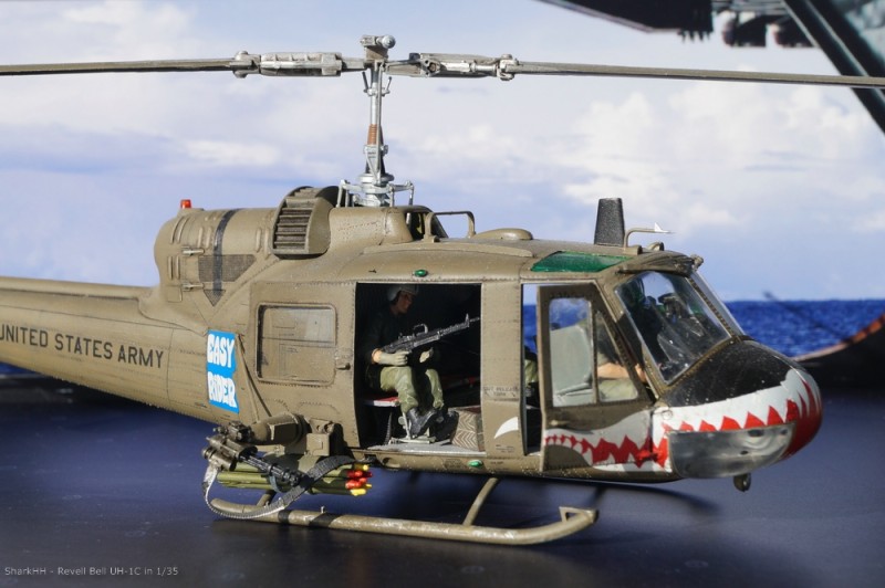 04960_Bell UH-1C 04.jpg
