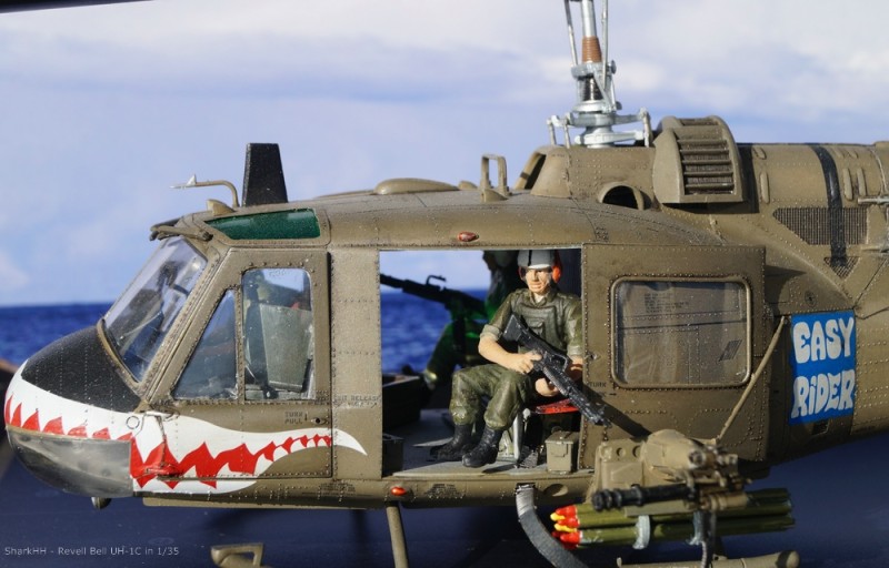 04960_Bell UH-1C 07.jpg