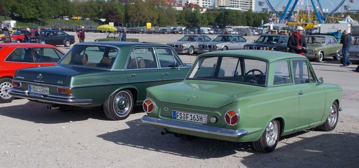 Ford_Cortina_01b.jpg