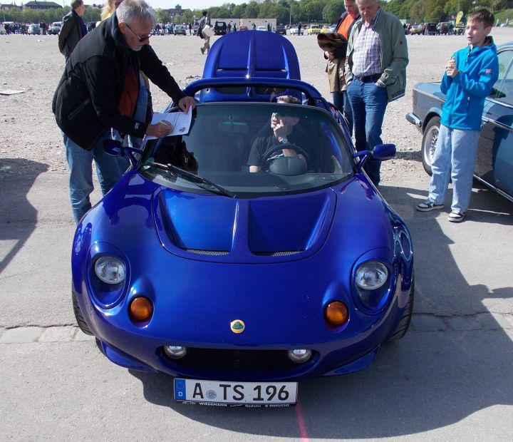 Lotus_Elise_01a.jpg