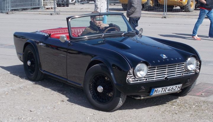 Triumph_TR4_01e.jpg