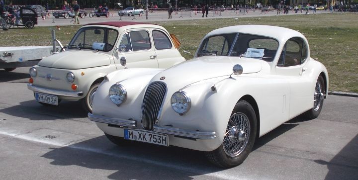 Jaguar_XK120_02c.jpg