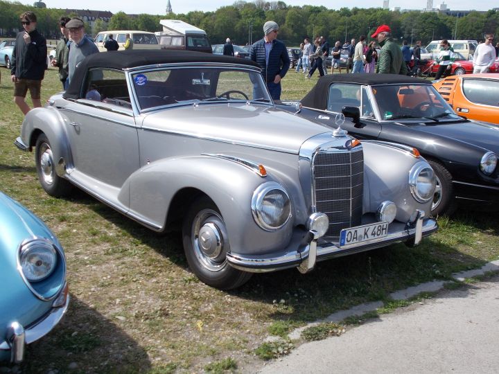 Mercedes_300_02a.jpg