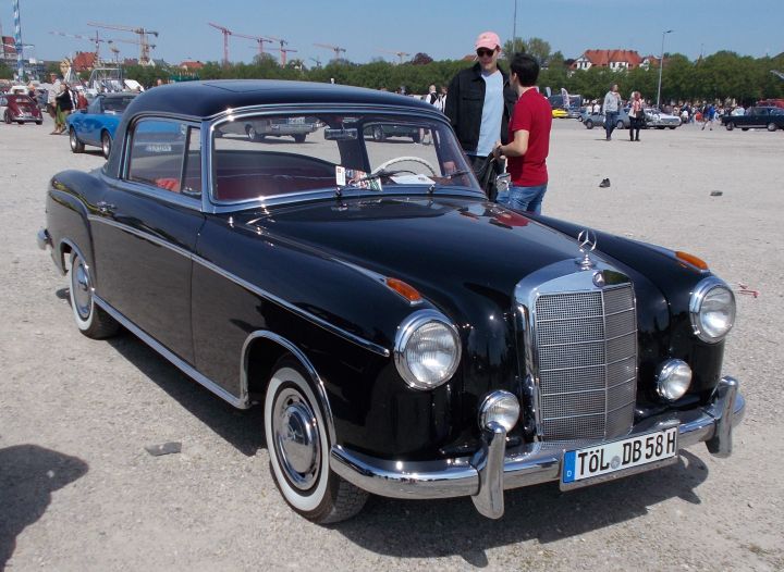 Mercedes_220S_01f.jpg