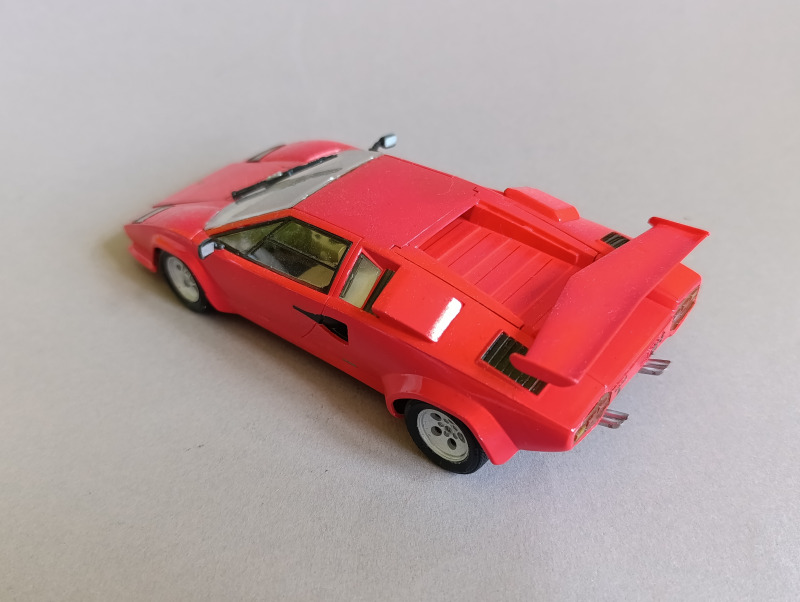 lamborghini-countach-lp500s-revell-2.jpg