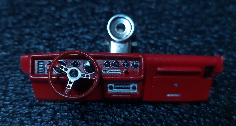 Armaturenbrett mit UV-Resin-Linsen