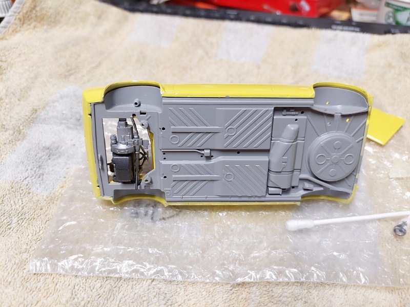 11. An den vorderen Radläufen leicht nach außen ziehen