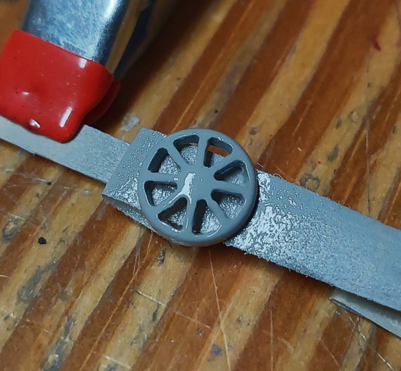 Lüfterabdeckung mit #76 hellgrau und heller Klarlack